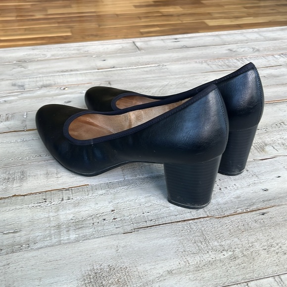 Heels - Picture 3 of 3